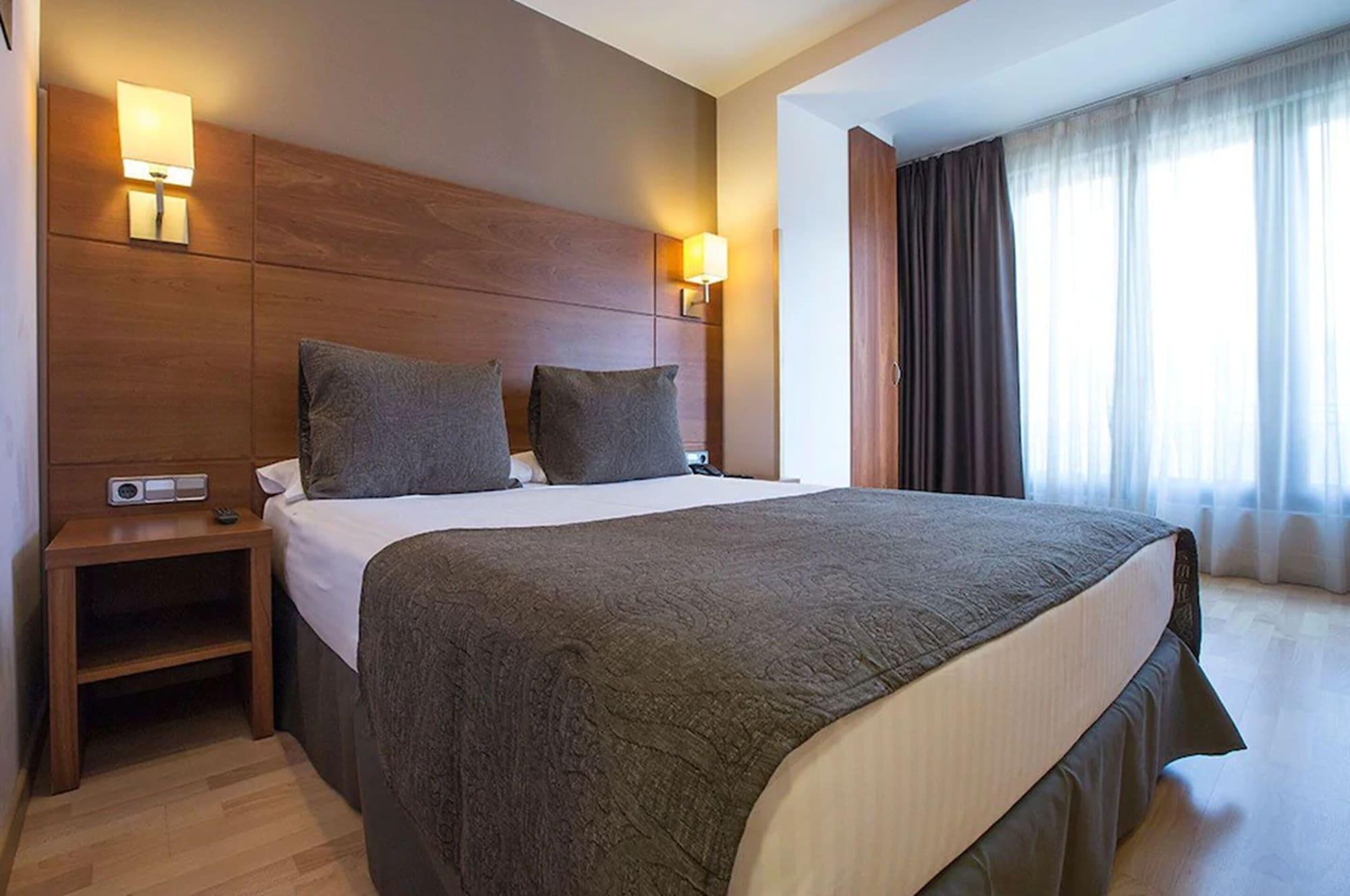 Hotel Via Augusta Barcelona Bagian luar foto